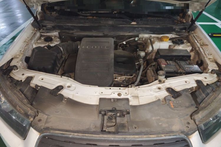 Used Chevrolet Captiva 2015 2.4L Two-Wheel Drive Urban Version 5 Seats Engine Bay