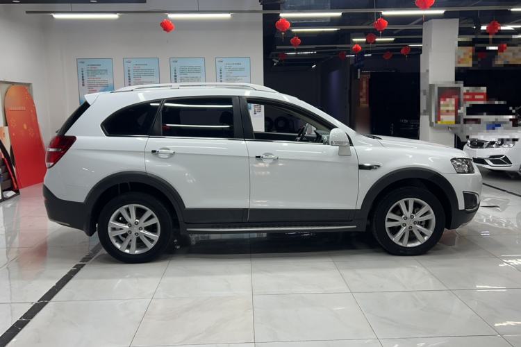 Used Chevrolet Captiva 2015 2.4L 4x4 Flagship Edition 7-Seater Exterior 1