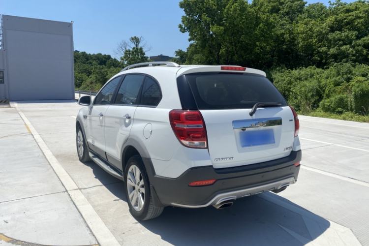 Used Chevrolet Captiva 2015 2.4L 4x4 Flagship Edition 7-Seater Exterior 1