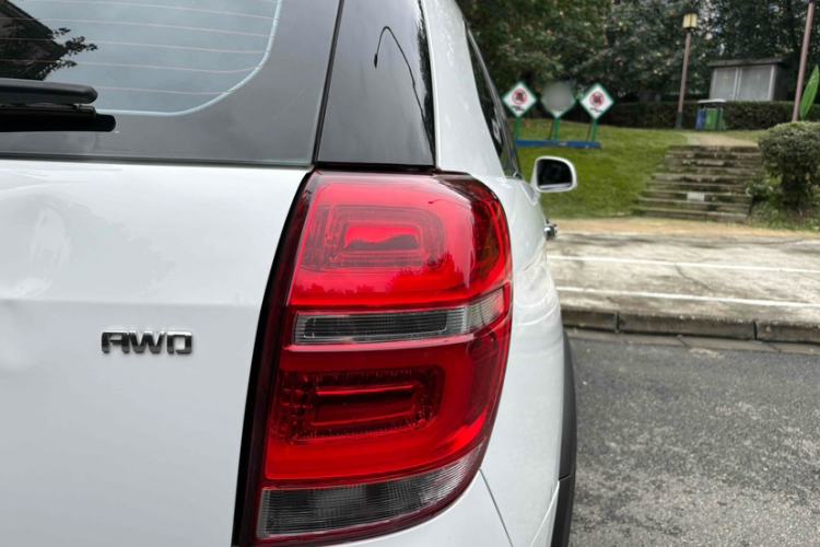 Used Chevrolet Captiva 2015 2.4L 4x4 Flagship Edition 7-Seater Exterior 1