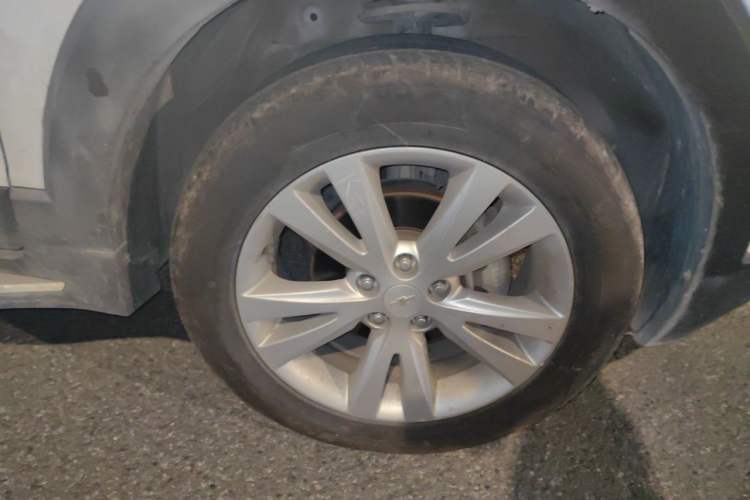 Used Chevrolet Captiva 2015 2.4L 4x4 Flagship Edition 7-Seater Exterior 1