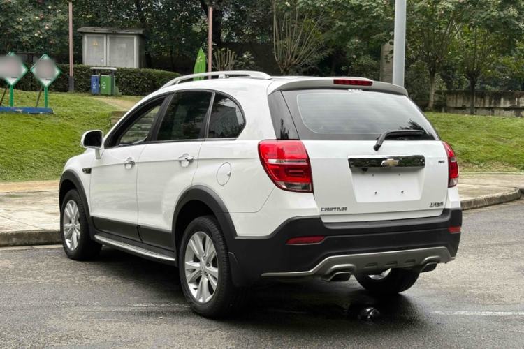 Used Chevrolet Captiva 2015 2.4L 4x4 Flagship Edition 7-Seater Exterior 11