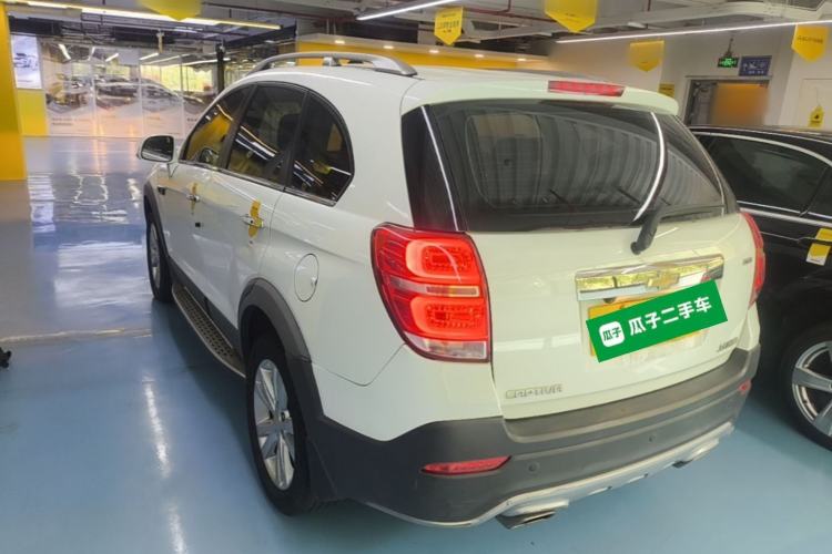 Used Chevrolet Captiva 2015 2.4L 4x4 Flagship Edition 7-Seater Exterior 2