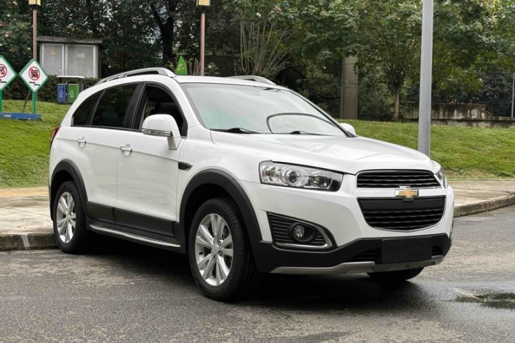 Used Chevrolet Captiva 2015 2.4L 4x4 Flagship Edition 7-Seater Exterior 2