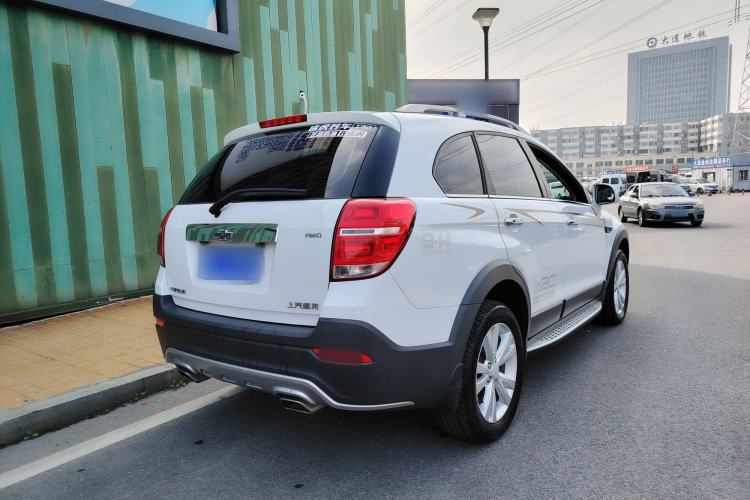 Used Chevrolet Captiva 2015 2.4L 4x4 Flagship Edition 7-Seater Exterior 3