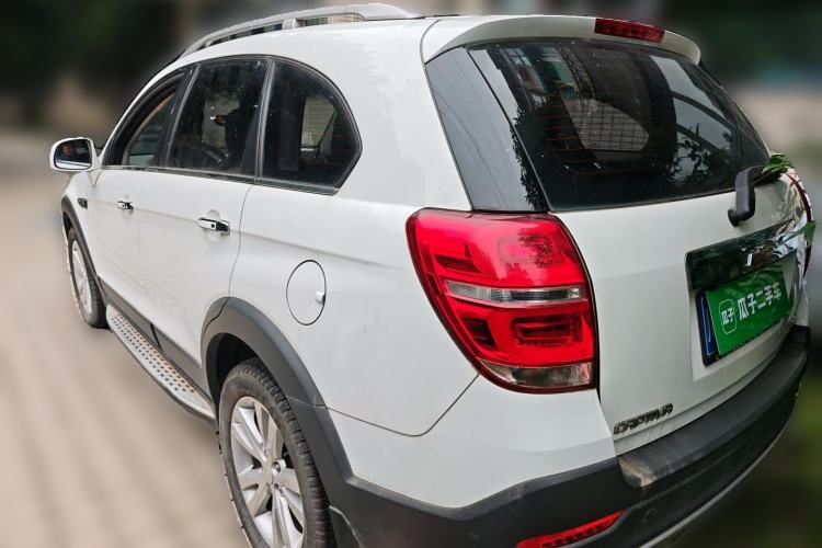 Used Chevrolet Captiva 2015 2.4L 4x4 Flagship Edition 7-Seater Exterior 3