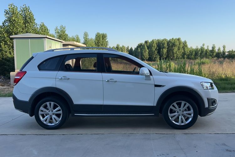 Used Chevrolet Captiva 2015 2.4L 4x4 Flagship Edition 7-Seater Exterior 3