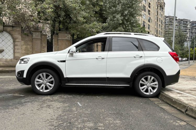 Used Chevrolet Captiva 2015 2.4L 4x4 Flagship Edition 7-Seater Exterior 3