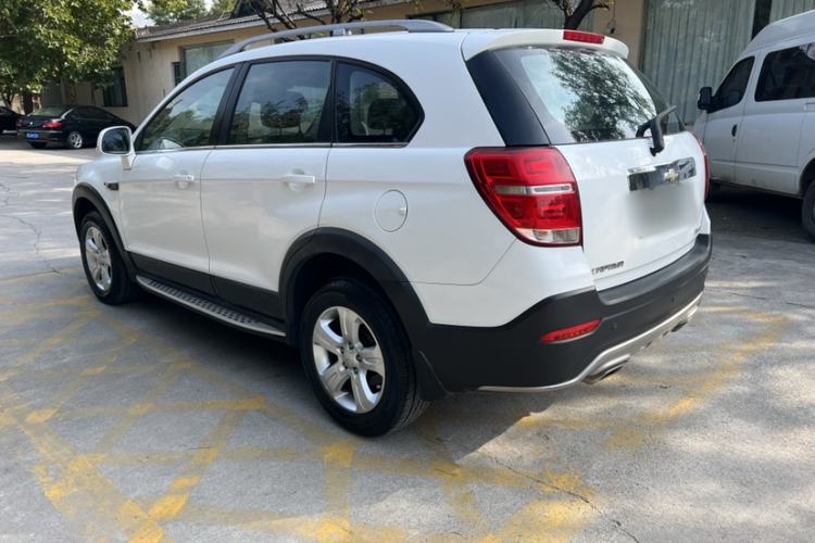 Used Chevrolet Captiva 2015 2.4L Two-Wheel Drive Urban Version 5 Seats Exterior 3