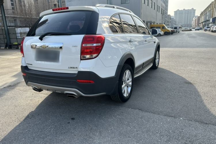 Used Chevrolet Captiva 2015 2.4L 4x4 Flagship Edition 7-Seater Exterior 4
