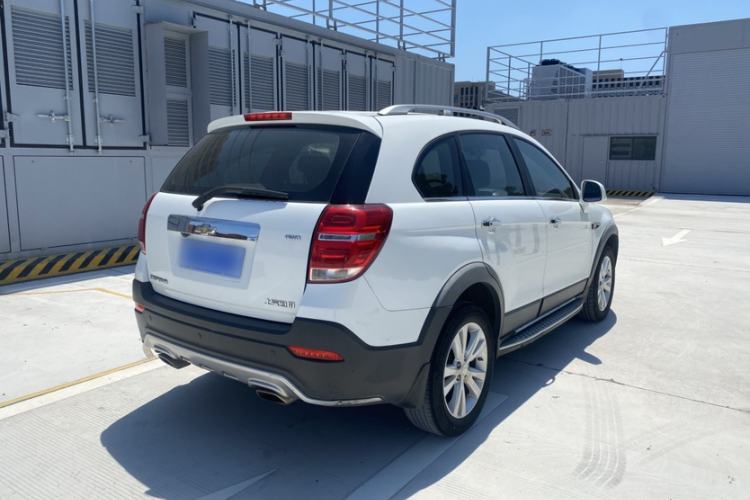 Used Chevrolet Captiva 2015 2.4L 4x4 Flagship Edition 7-Seater Exterior 5