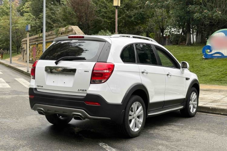 Used Chevrolet Captiva 2015 2.4L 4x4 Flagship Edition 7-Seater Exterior 5