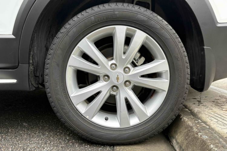 Used Chevrolet Captiva 2015 2.4L 4x4 Flagship Edition 7-Seater Exterior 6