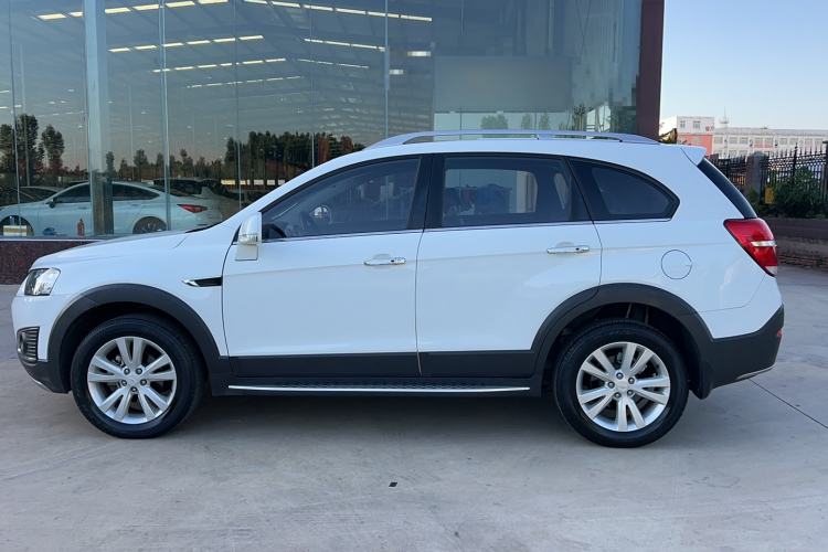 Used Chevrolet Captiva 2015 2.4L 4x4 Flagship Edition 7-Seater Exterior 7