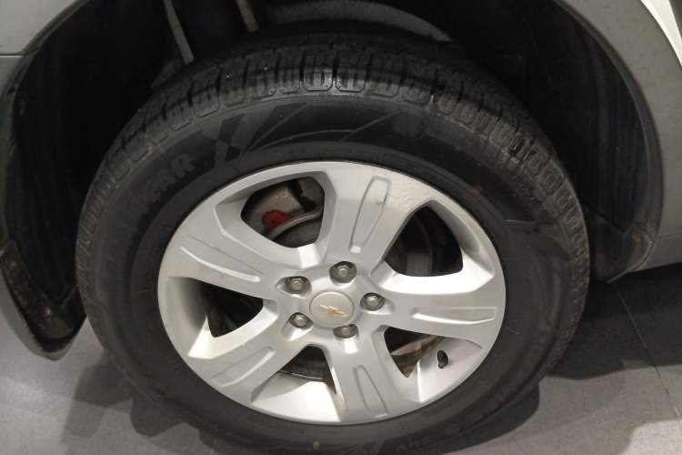 Used Chevrolet Captiva 2015 2.4L Two-Wheel Drive Urban Version 5 Seats Exterior 8