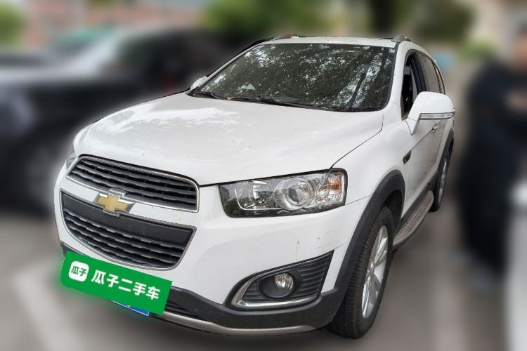 Used Chevrolet Captiva 2015 2.4L 4x4 Flagship Edition 7-Seater Front Left 45 Deg