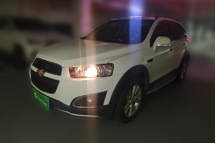 Used Chevrolet Captiva 2015 2.4L 4x4 Flagship Edition 7-Seater Front Left 45 Deg