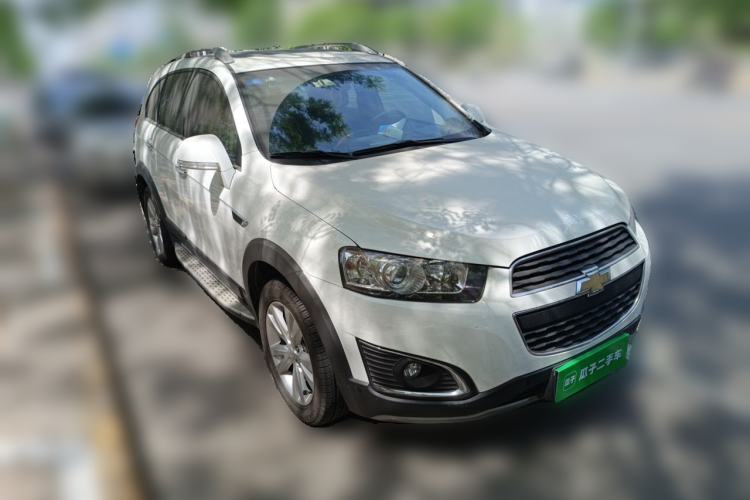 Used Chevrolet Captiva 2015 2.4L 4x4 Flagship Edition 7-Seater Front Right 45 Deg