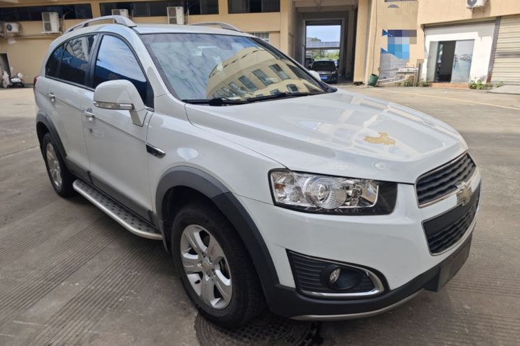 Used Chevrolet Captiva 2015 2.4L Two-Wheel Drive Urban Version 7 Seats Front Right 45 Deg