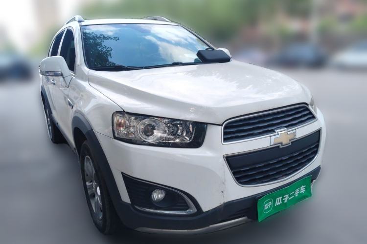 Used Chevrolet Captiva 2015 2.4L Two-Wheel Drive Urban Version 7 Seats Front Right 45 Deg