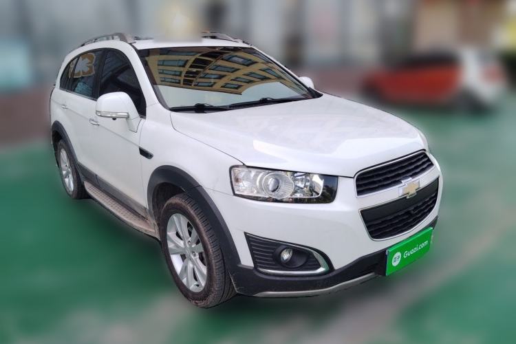 Used Chevrolet Captiva 2015 2.4L 4x4 Flagship Edition 7-Seater Front Right 45 Deg