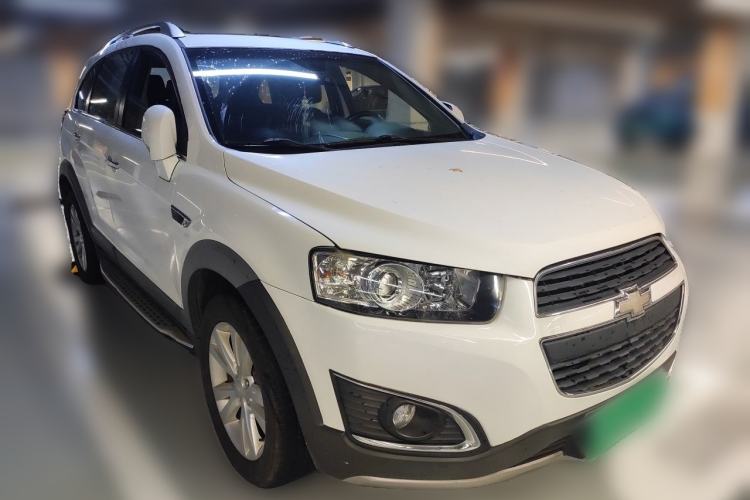 Used Chevrolet Captiva 2015 2.4L 4x4 Flagship Edition 7-Seater Front Right 45 Deg