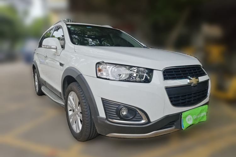 Used Chevrolet Captiva 2015 2.4L 4x4 Flagship Edition 7-Seater Front Right 45 Deg