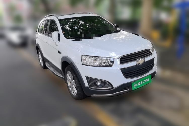 Used Chevrolet Captiva 2015 2.4L 4x4 Flagship Edition 7-Seater Front Right 45 Deg