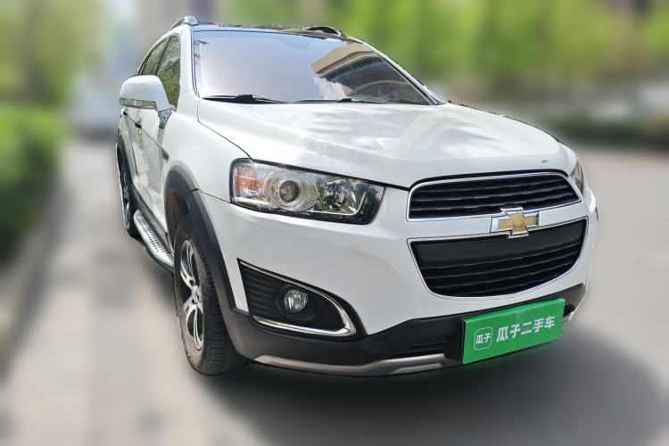 Used Chevrolet Captiva 2015 2.4L Two-Wheel Drive Urban Version 5 Seats Front Right 45 Deg