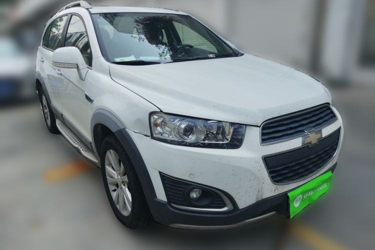 Used Chevrolet Captiva 2015 2.4L 4x4 Flagship Edition 7-Seater Front Right 45 Deg