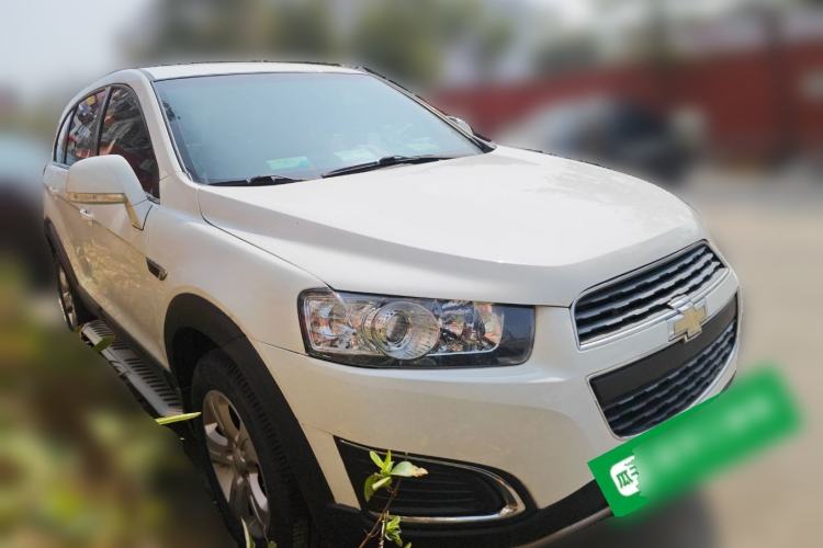 Used Chevrolet Captiva 2015 2.4L Two-Wheel Drive Urban Version 5 Seats Front Right 45 Deg