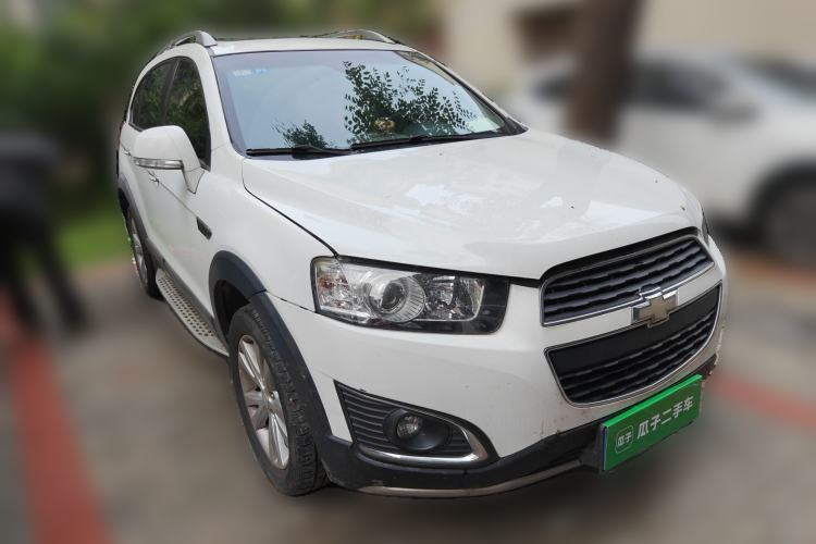 Used Chevrolet Captiva 2015 2.4L 4x4 Flagship Edition 7-Seater Front Right 45 Deg