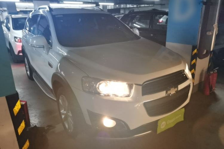 Used Chevrolet Captiva 2015 2.4L 4x4 Flagship Edition 7-Seater Front Right 45 Deg