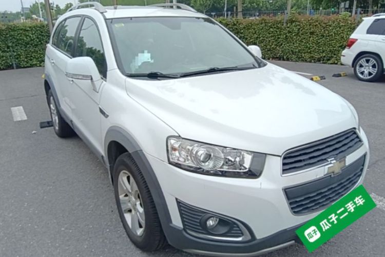 Used Chevrolet Captiva 2015 2.4L Two-Wheel Drive Urban Version 7 Seats Front Right 45 Deg