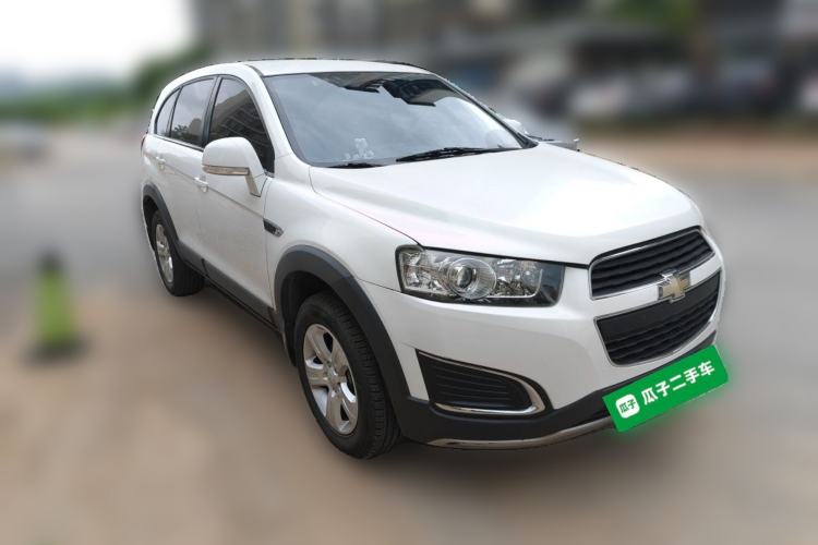 Used Chevrolet Captiva 2015 2.4L Two-Wheel Drive Urban Version 5 Seats Front Right 45 Deg