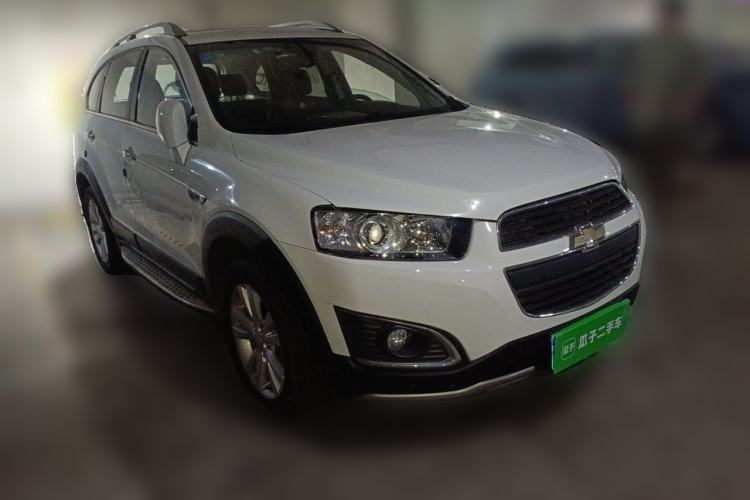 Used Chevrolet Captiva 2015 2.4L 4x4 Flagship Edition 7-Seater Front Right 45 Deg