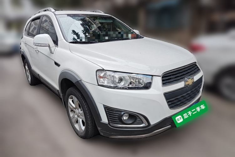 Used Chevrolet Captiva 2015 2.4L Two-Wheel Drive Urban Version 7 Seats Front Right 45 Deg