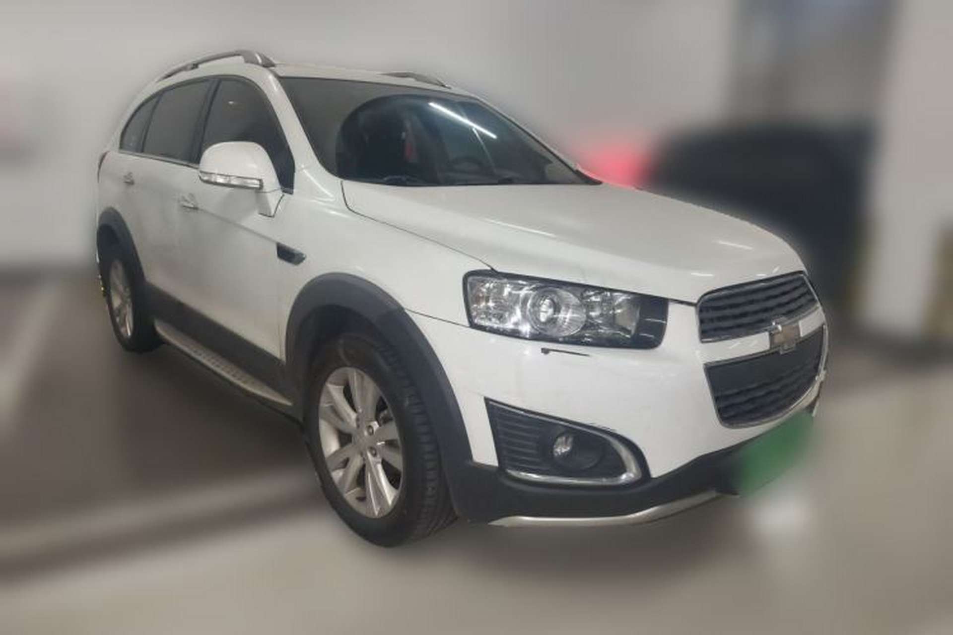Used Chevrolet Captiva 2015 2.4L 4x4 Flagship Edition 7-Seater Front Right 45 Deg