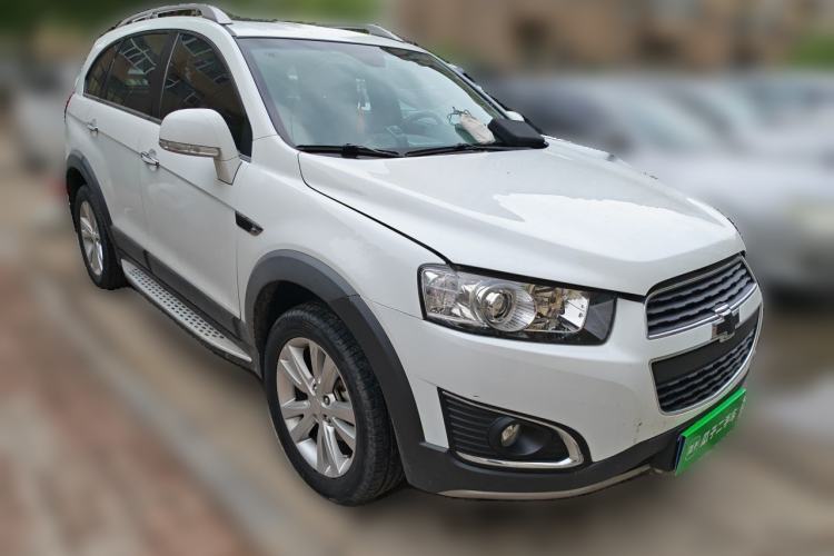 Used Chevrolet Captiva 2015 2.4L 4x4 Flagship Edition 7-Seater Front Right 45 Deg