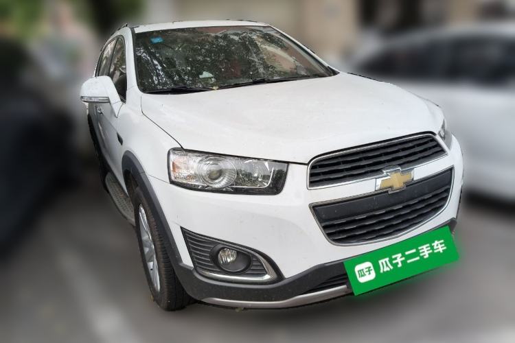 Used Chevrolet Captiva 2015 2.4L 4x4 Flagship Edition 7-Seater Front Right 45 Deg