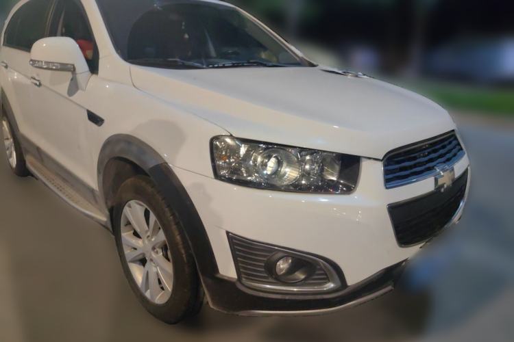 Used Chevrolet Captiva 2015 2.4L 4x4 Flagship Edition 7-Seater Front Right 45 Deg