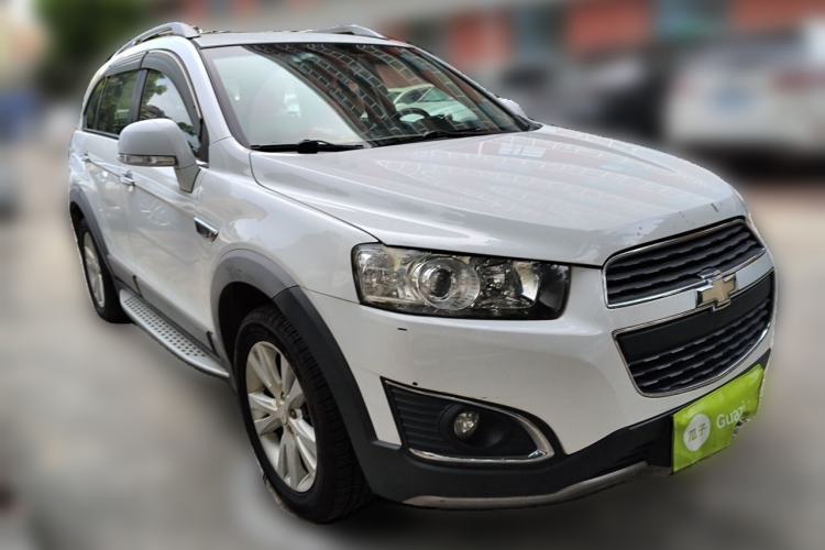 Used Chevrolet Captiva 2015 2.4L 4x4 Flagship Edition 7-Seater Front Right 45 Deg