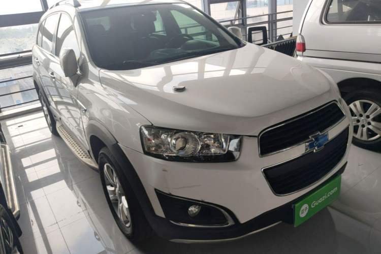 Used Chevrolet Captiva 2015 2.4L Two-Wheel Drive Urban Version 7 Seats Front Right 45 Deg