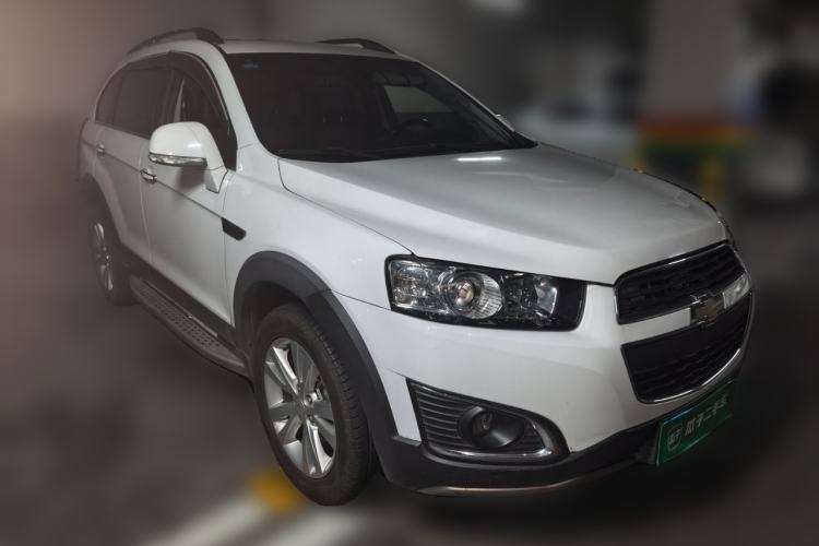 Used Chevrolet Captiva 2015 2.4L 4x4 Flagship Edition 7-Seater Front Right 45 Deg