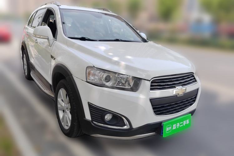 Used Chevrolet Captiva 2015 2.4L 4x4 Flagship Edition 7-Seater Front Right 45 Deg