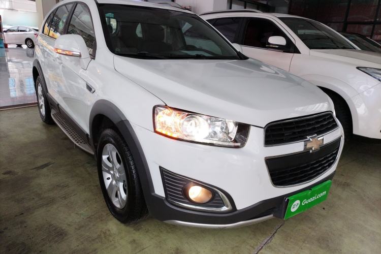Used Chevrolet Captiva 2015 2.4L Two-Wheel Drive Urban Version 5 Seats Front Right 45 Deg