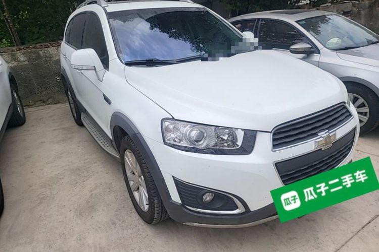 Used Chevrolet Captiva 2015 2.4L 4x4 Flagship Edition 7-Seater Front Right 45 Deg