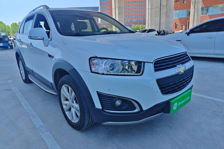 Used Chevrolet Captiva 2015 2.4L 4x4 Flagship Edition 7-Seater Front Right 45 Deg