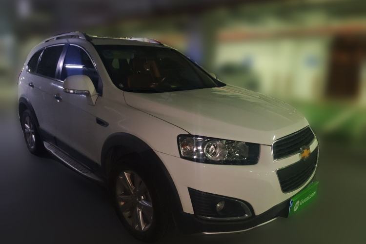 Used Chevrolet Captiva 2015 2.4L 4x4 Flagship Edition 7-Seater Front Right 45 Deg