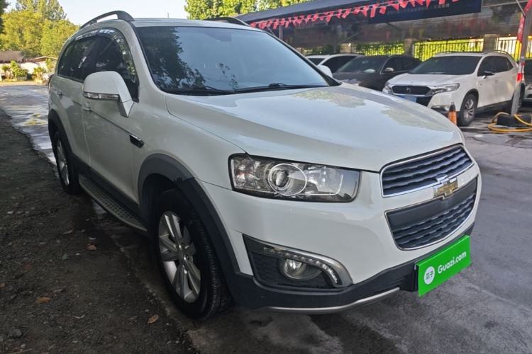 Used Chevrolet Captiva 2015 2.4L 4x4 Flagship Edition 7-Seater Front Right 45 Deg